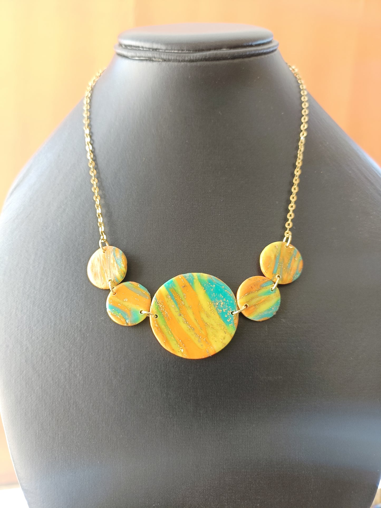 Parure arancione giallo verde